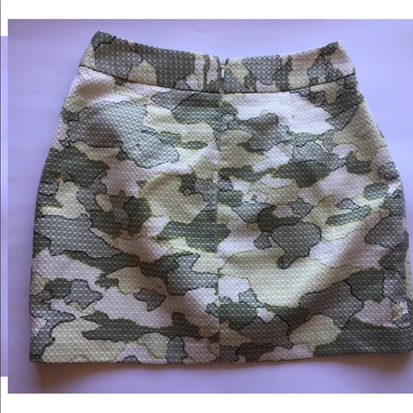 Club Monaco Women Mini Skirt Camouflage Print Pleated Green Cream 4 - Picture 2 of 8